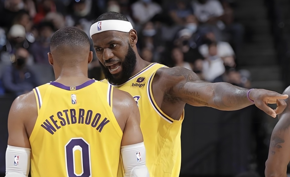 待让威少感 待让威少感